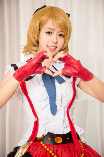 毛坯房阳台干售楼女销售